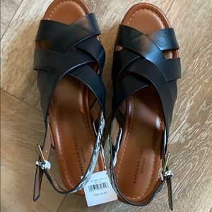 BNWT AE Wedges size 8.5